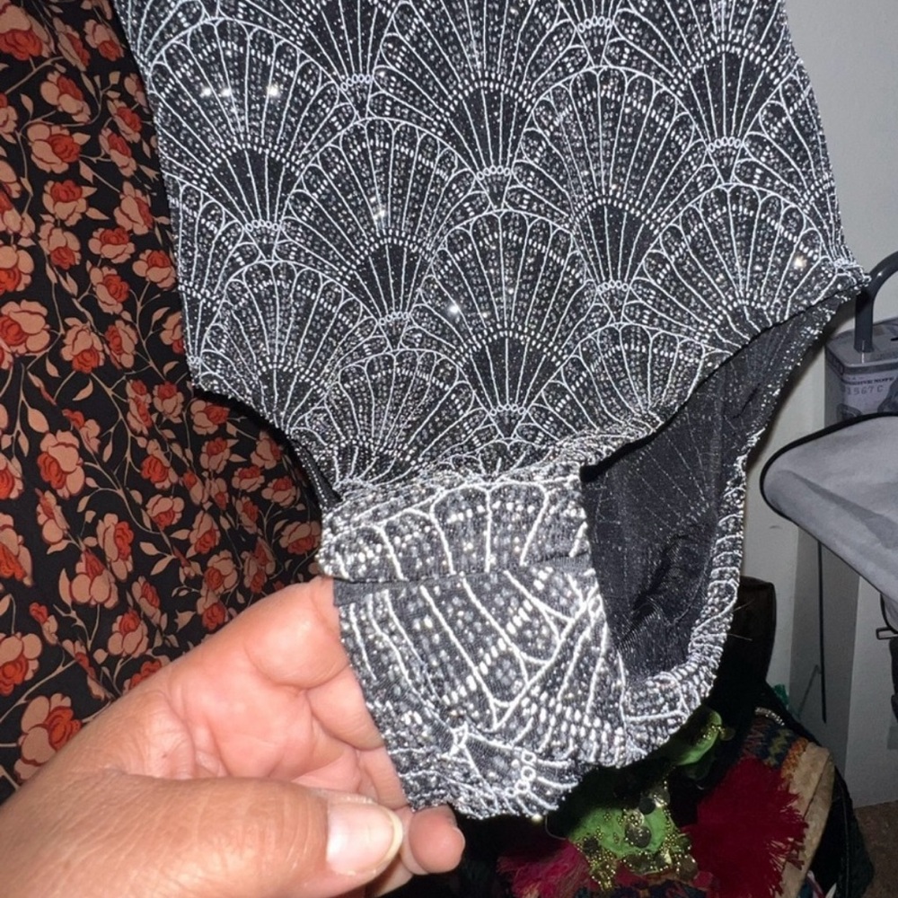 H&M Black and White Patterned Blouse - Picture 2 of 4